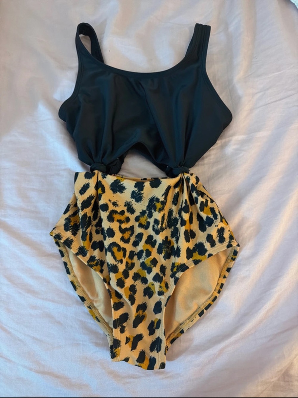 art class Black & Yellow Leopard-Print Kids One-Piece